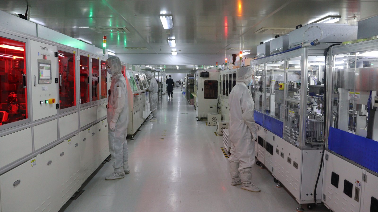 Línea de producción de módulos de pantalla de papel electrónico en una sala limpia